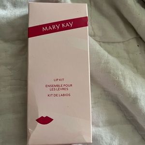 Limited Edition Mary Kay lip kit in Rose color